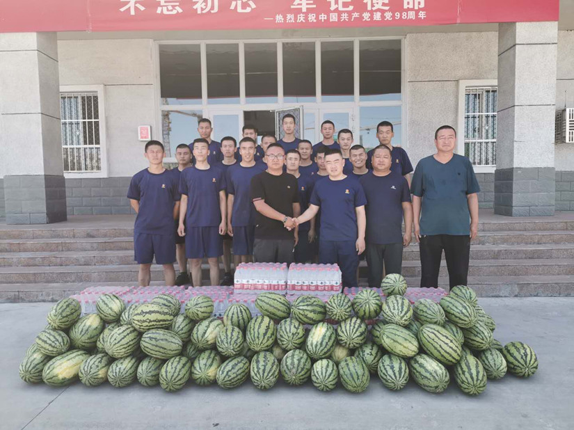 1564545026223347.jpg 圖為:烏蘇北園春慰問消防大隊(duì)_副本.jpg