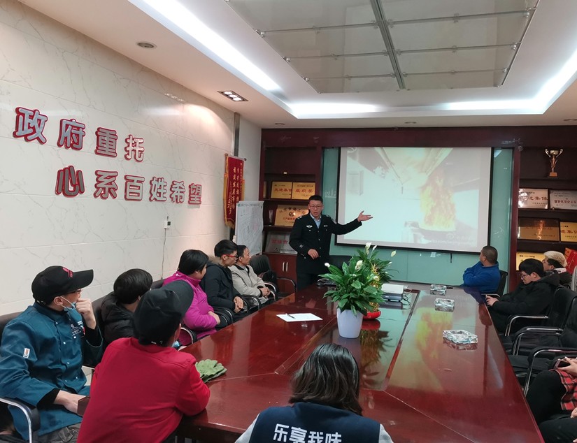 1575450506177581.jpg 中心市場組織商戶員工消防培訓_副本.jpg